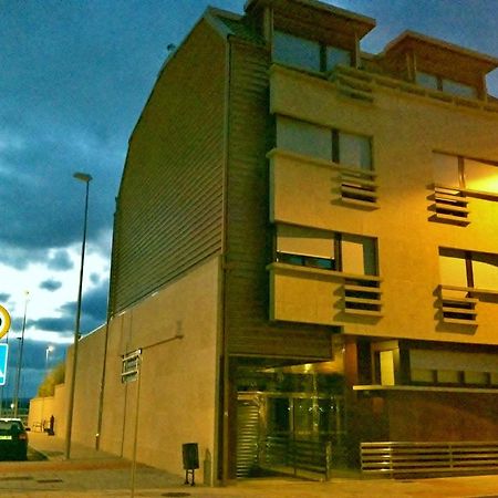 Apartamentos Puerto Basella Вилануева де Ароса Екстериор снимка