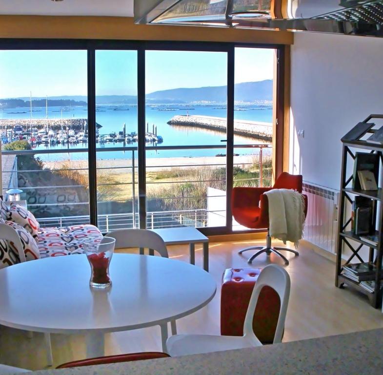 Apartamentos Puerto Basella Вилануева де Ароса Екстериор снимка