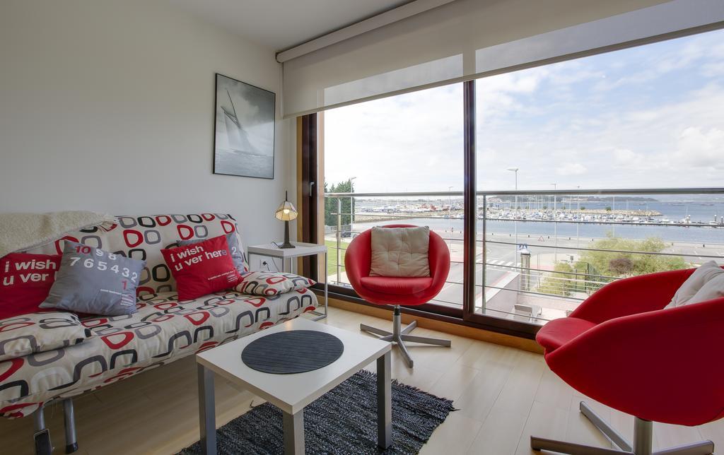 Apartamentos Puerto Basella Вилануева де Ароса Екстериор снимка
